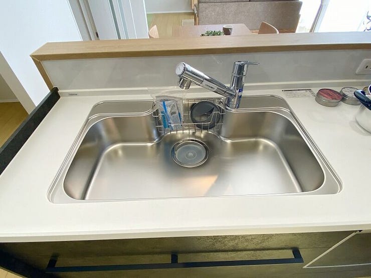 広々シンクには、浄水器一体型水栓付き♪