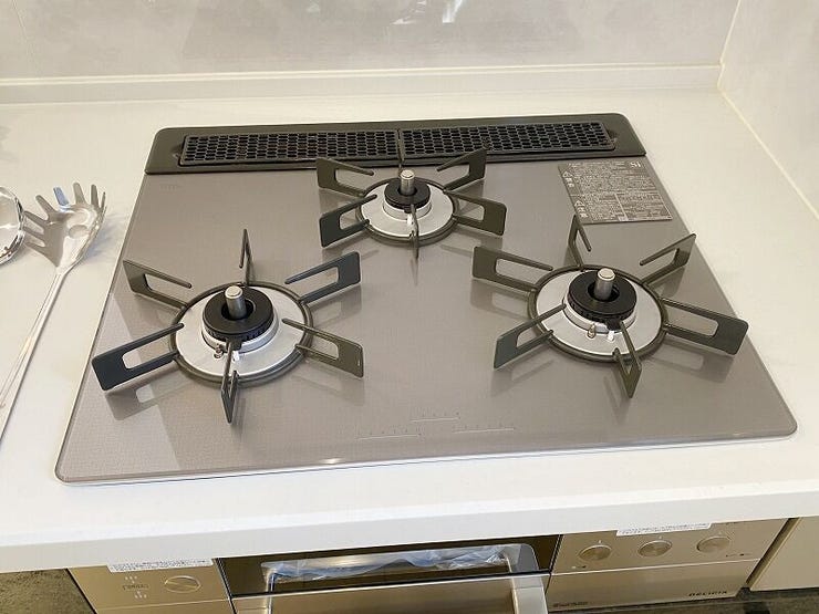 お料理好きに嬉しい三口ガスコンロ♪