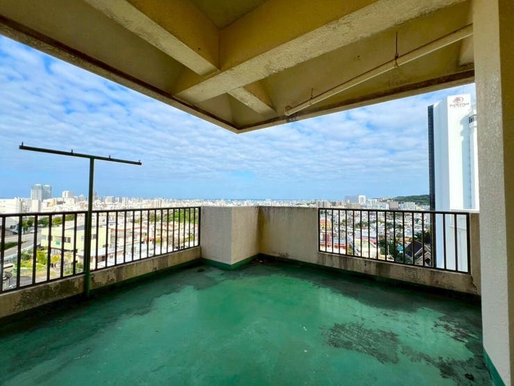 2階広々テラス。