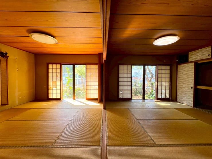 和室8畳×8畳。
親戚の集まりなど大人数が入ってもゆとりのある広さ。