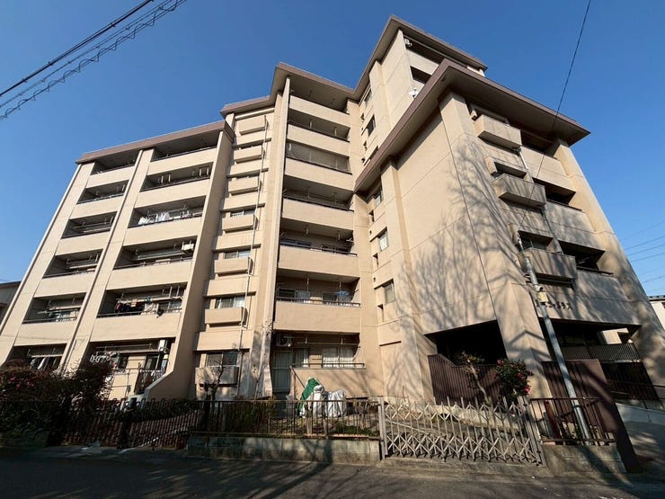 【外観】
■尾張一宮駅 徒歩約10分
■広いバルコニーは陽当たり良好!!