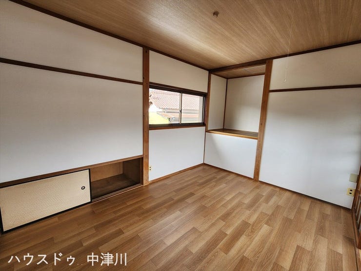 2階階段側の洋室(リフォーム済み!)