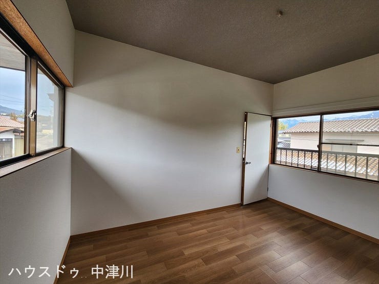 2階奥の洋室(リフォーム済み!)