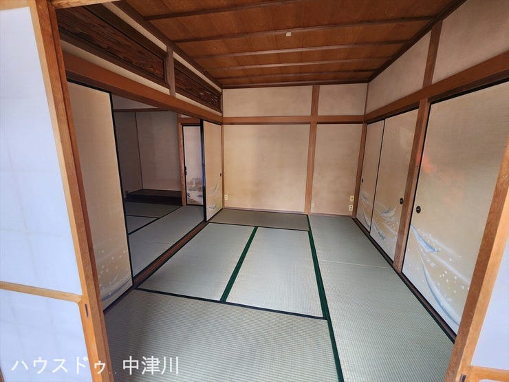 玄関側の6帖和室(畳は新品です!)