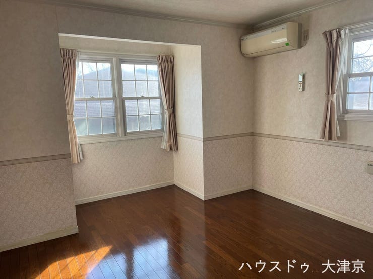 二面採光で風通しも良好。自分らしく整えたい、心地よい洋室。