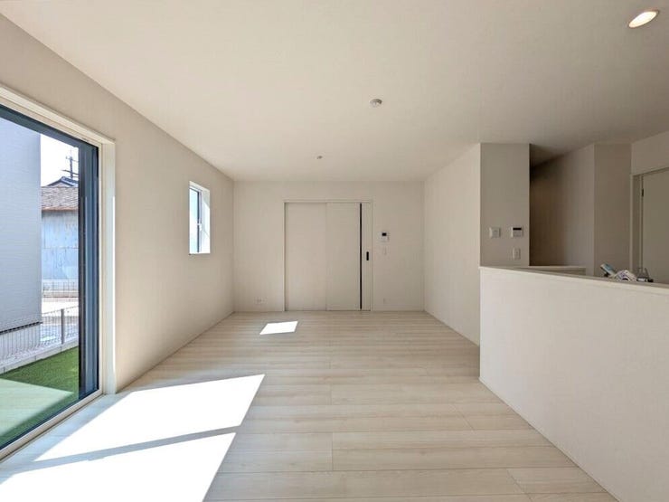 【同社施工例】
明るく開放感のあるリビング♪