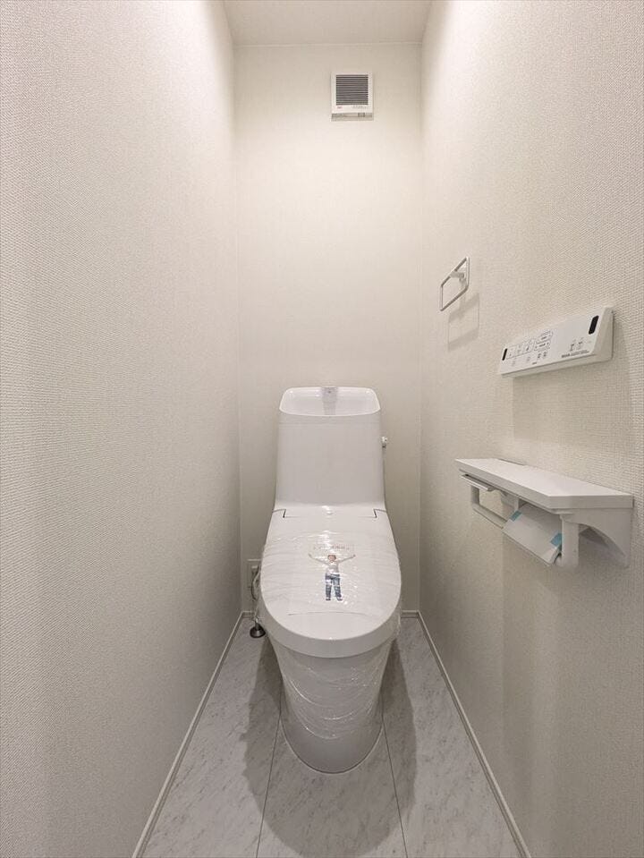 【同社施工例】
トイレには快適な温水洗浄便座付き