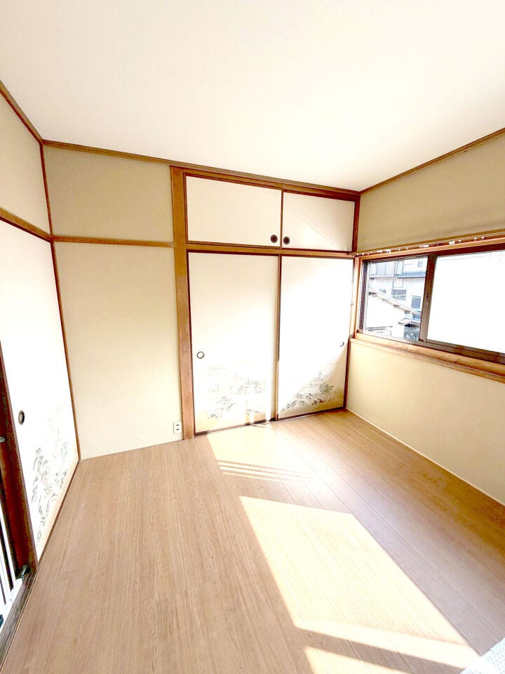 小倉北区高尾 中古戸建て♪駐車場4台分♪南小倉中学校まで徒歩約7分♪コンビニまで徒歩約2分で買物便利