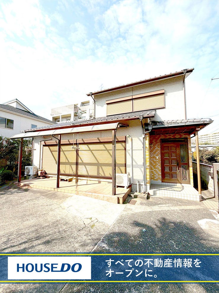 【外観】
小倉北区高尾 中古戸建て♪駐車場4台分♪南小倉中学校まで徒歩約7分♪コンビニまで徒歩約2分で買物便利