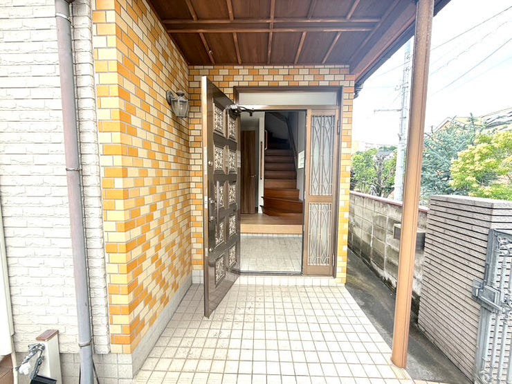 小倉北区高尾 中古戸建て♪駐車場4台分♪南小倉中学校まで徒歩約7分♪コンビニまで徒歩約2分で買物便利
