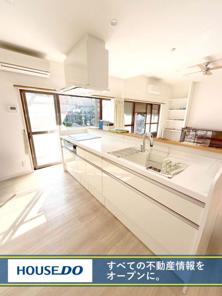 小倉北区高尾 中古戸建て♪駐車場4台分♪南小倉中学校まで徒歩約7分♪コンビニまで徒歩約2分で買物便利