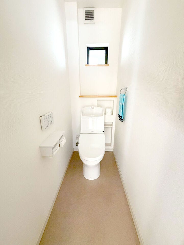 小倉北区高尾 中古戸建て♪駐車場4台分♪南小倉中学校まで徒歩約7分♪コンビニまで徒歩約2分で買物便利