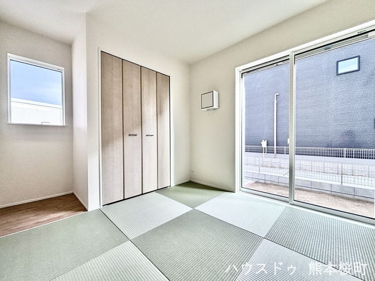 ■1階5.0帖和室■ゲストをもてなし、昼寝や家事にも使える、畳のぬくもりが心地よい多目的万能スペース。