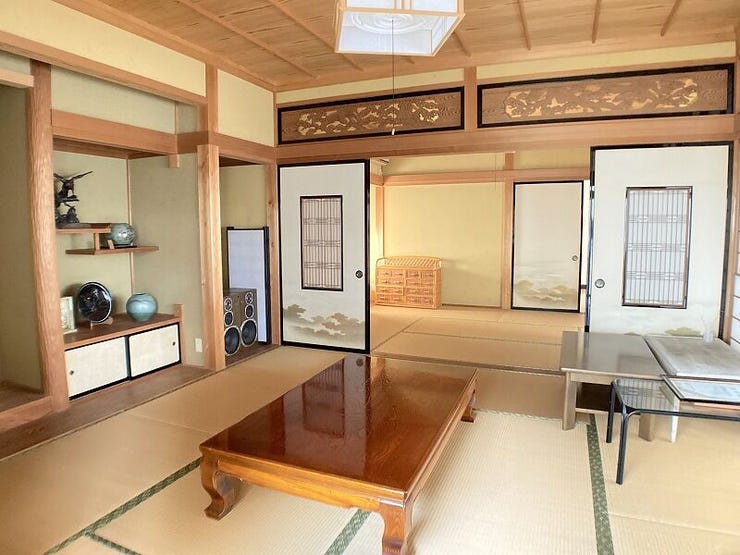 建物(2):8帖和室より撮影