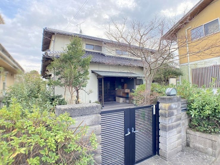 建物(2):平成5年9月築木造2階建 延床面積234.18㎡ 8DK