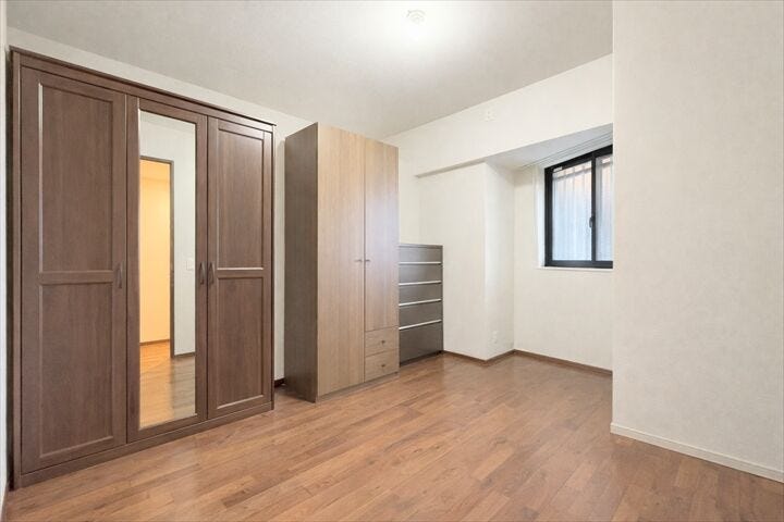 北向き部屋は柔らかな光が長時間続くので、
勉強やデスクワークなど落ち着いて作業したいという方には
向いているといえます。