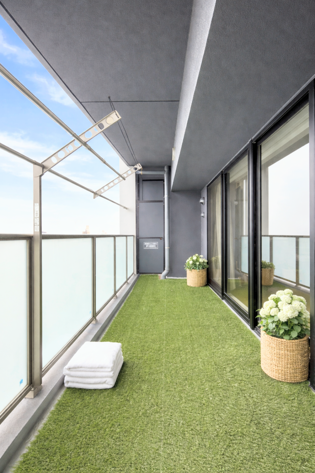 洗濯物を干すだけではなく、おしゃれに活用できれば生活がもっと豊かになります。
光もたっぷり差し込むため、部屋の奥まで自然光が明るく照らします。