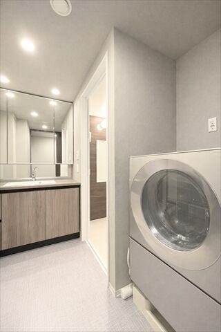 洗濯機のまわりにラックを設置してもいいですね。
洗濯用洗剤や柔軟剤、洗濯カゴなど、洗濯にまつわるグッズを置くことで
家事がスムーズにできそうです。