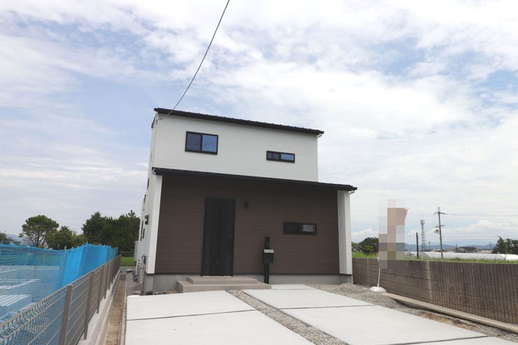 【外観】
【ハウスドゥ施工物件】20帖の大きなLDKやファミリークローゼットが自慢のおうち!ご家族皆様でゆったりおすごしいただけます