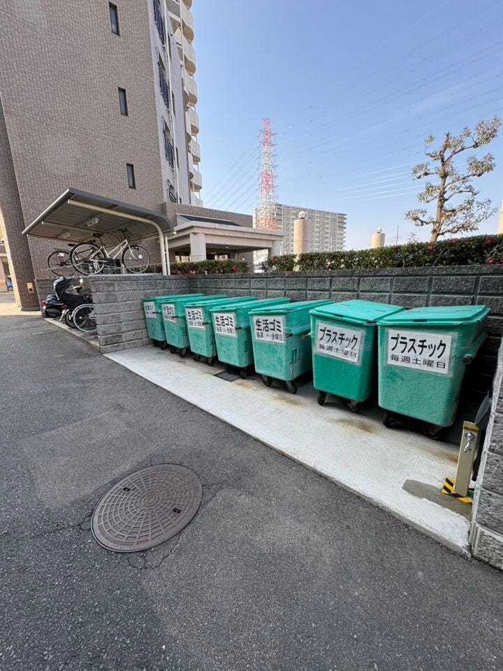 コンテナは整理整頓され清潔に管理されています