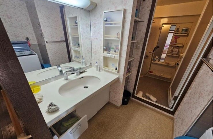 一面鏡のおおきな洗面台で支度時の混雑も解消