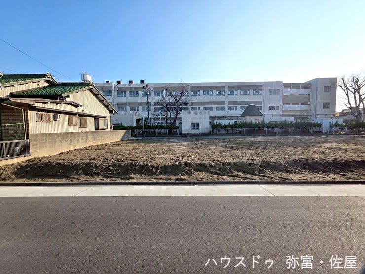 諏訪小学校まで徒歩約1分♪通学路はなるべく短い方が安心ですね(^^)