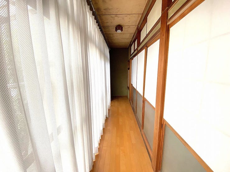 縁側からはお庭がながめれます。
道路側に面していないので、視線が気になりません☆彡