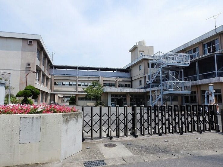 佐屋中学校まで徒歩7分♪