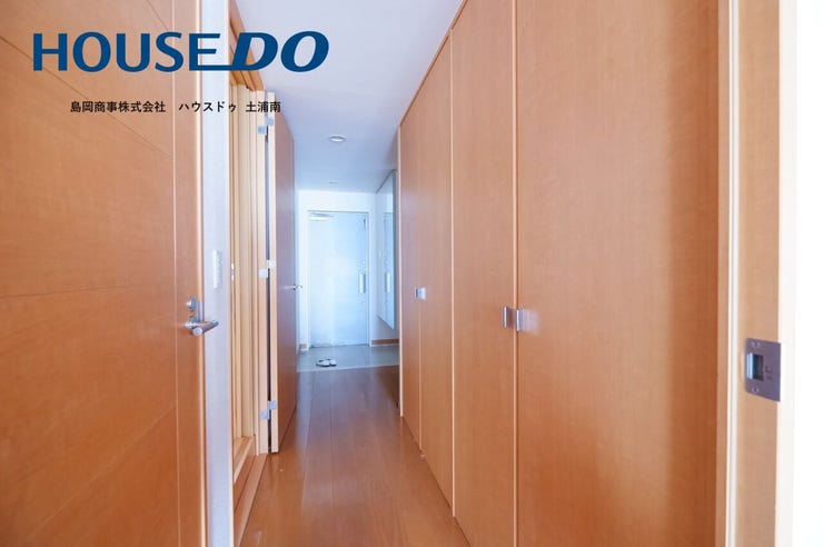 【廊下】
廊下には収納力のあるスペースがございます!
