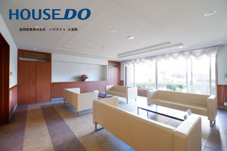 【共有待合室】
ご両親や来客者がきたときに待てる空間です♪
ポレスターセントラルシティ土浦は、共有施設が充実したマンションです。
(共有お風呂や来客者用宿泊部屋、花火が見れる屋上がございます)