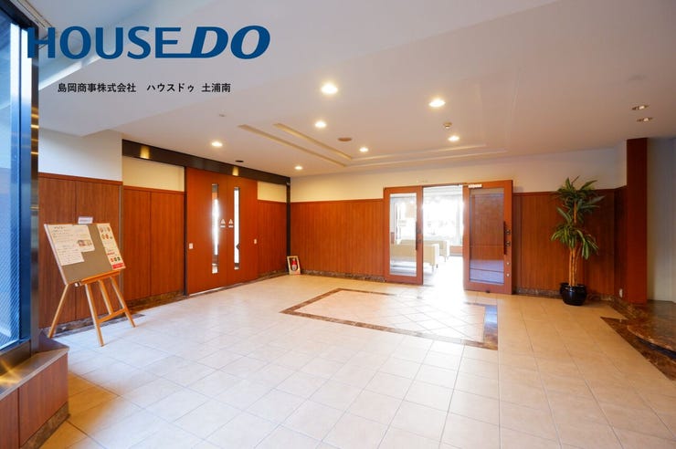 オートロック扉を開けた先のエントランス♪
きれいに管理されているので、住み心地も良いと思います。