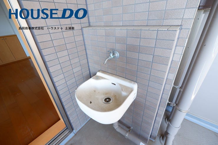 【バルコニーにある水栓】
靴洗いや汚れた洗濯物を洗えるので、あると便利な設備♪
夏は子どもの小さなプールもできますね♪