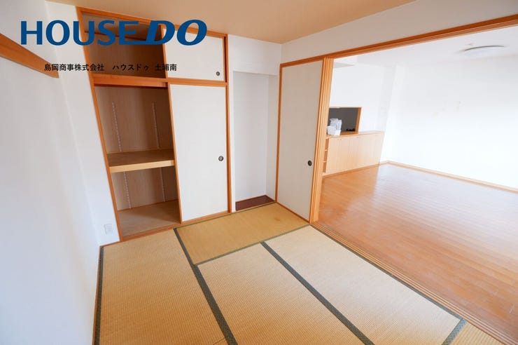 【和室】
リビングの横にある和室で、子ども部屋としても活用できますね♪
料理をしながら見渡せるところが魅力♪