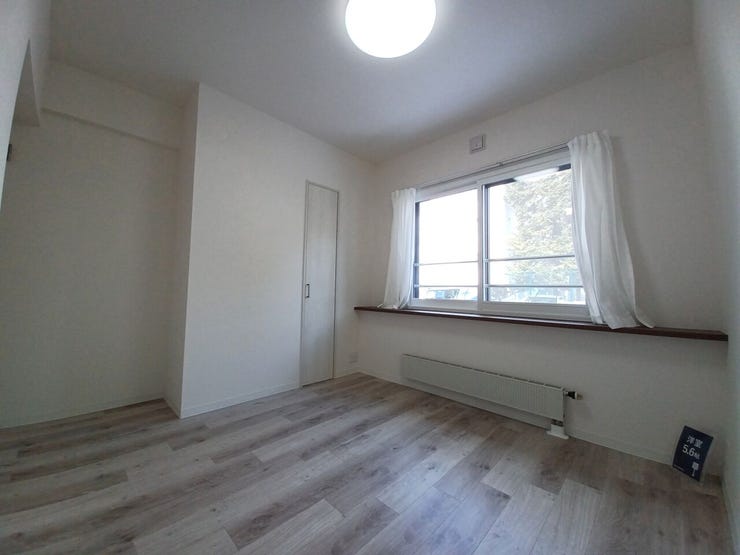 ■洋室(約5.6帖)■