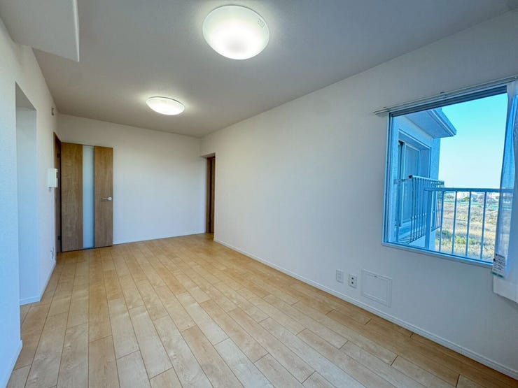 陽光ふりそそぐ明るい室内