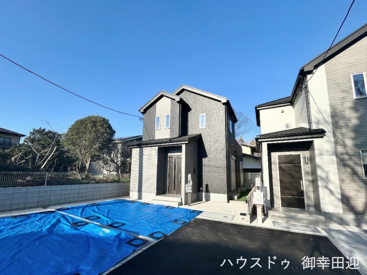 ■車と趣味の幅が広がる場所■単なる駐車スペースではない、洗車やタイヤ交換、DIYにも使える多目的な屋外スペースです。