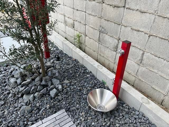 愛犬との暮らしをもっと快適に。お散歩帰りに便利な外水栓付きで、足洗いもラクラク!洗車やお子様の水遊びなど。。活躍しそうですね♪