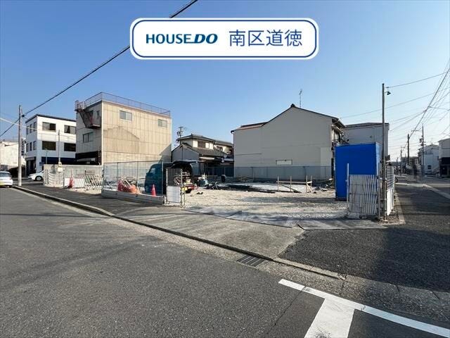 全4棟の全体写真です。1号棟と2号棟は西向きの住まい。
これから基礎を作り出します!