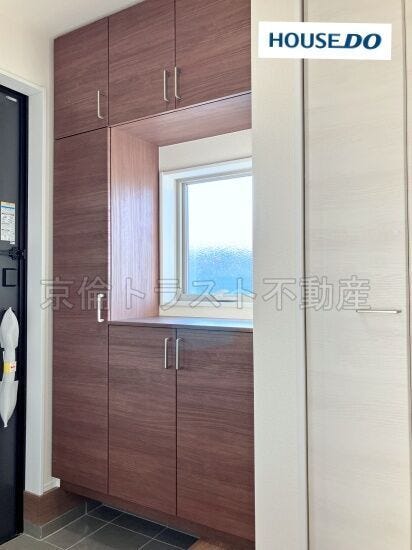 玄関には大容量のシューズボックスを設置。お好きなインテリアも飾れるタイプです♪