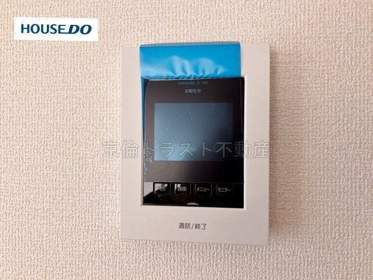 小さなお子様のお留守番にも安心のカラーモニター付きインターホンです。