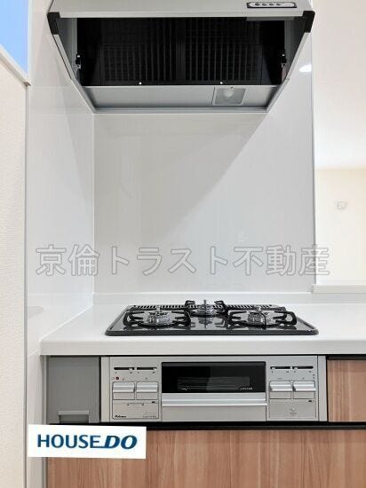 定番の深型レンジフードです。風量は弱・強の2段切り替え。静音性にも優れています。