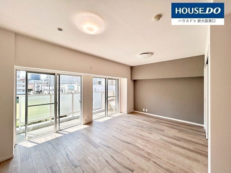 14.4帖広々LDK★
フロアもクロスもシンプルなので家具なども自由自在にアレンジしやすいです♪