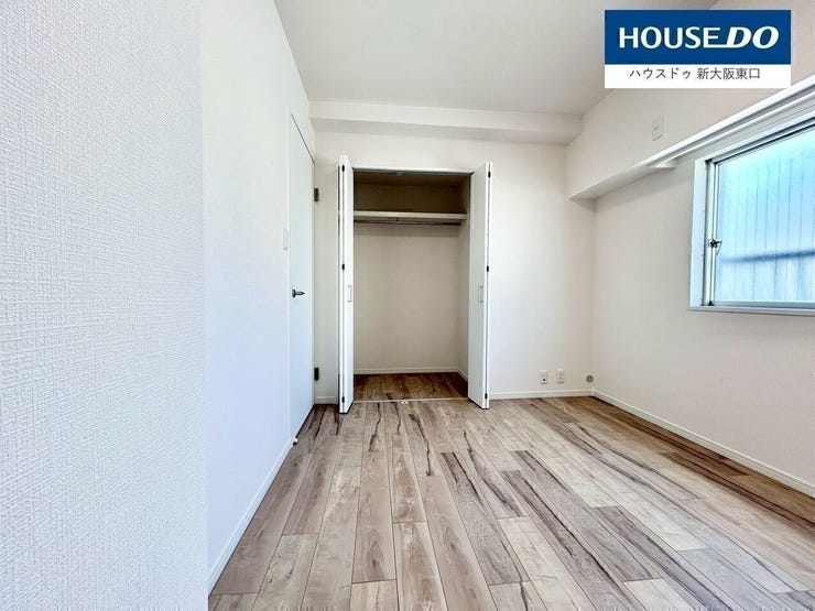 5.3帖洋室★
天井が高く、クローゼット付きでお過ごししやすい一室です