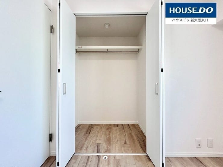 高さのあるクローゼットなので大きなものも収納できます★