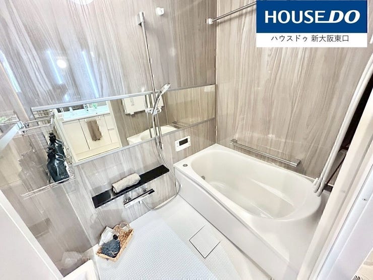 ワイドミラー備え付けのバスルーム★追い炊き機能有り♪