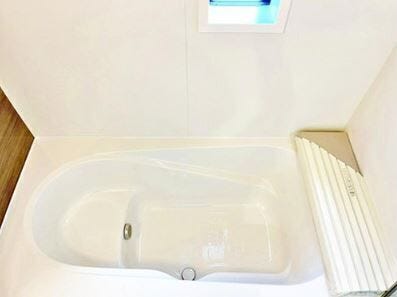 ■高断熱浴槽※完成イメージ
熱を逃がさない断熱素材の浴槽、ワンプッシュで切り替えできるシャワーヘッド等、使いやすく快適なバスルーム。