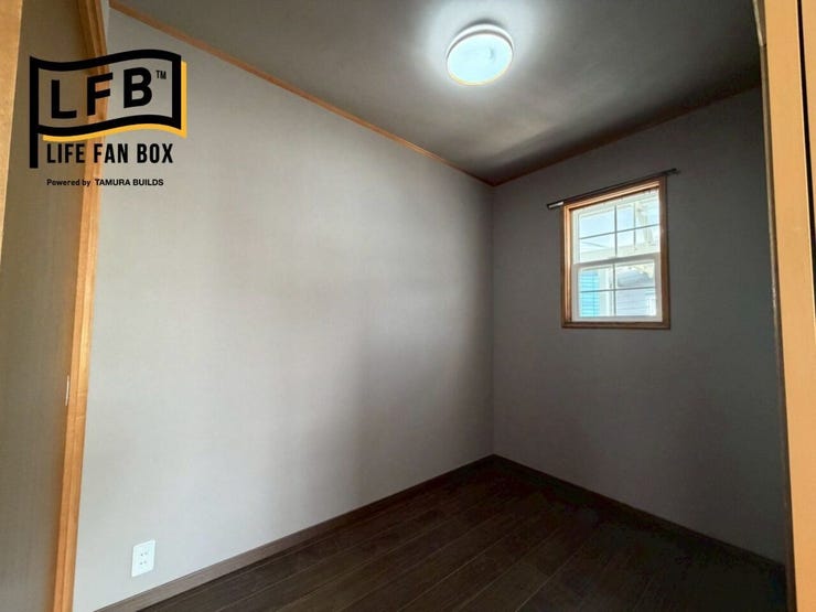 洋室には納戸が付いています♪大きな押し入れ収納と、大きな空間があるので、色々な物がしまえますね♪