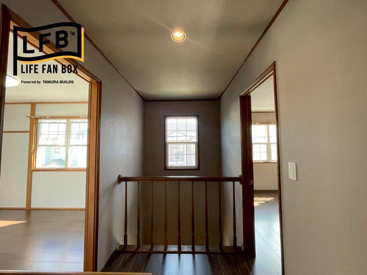 2階の廊下♪正面の手すりの向こうが玄関上の吹抜部分です♪