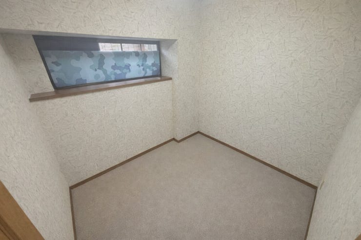 1階納戸
※空室をイメージしCG加工したものです。 画像は実際の室内写真と間取り図から再現した「室内イメージ」で実際とは多少異なります。