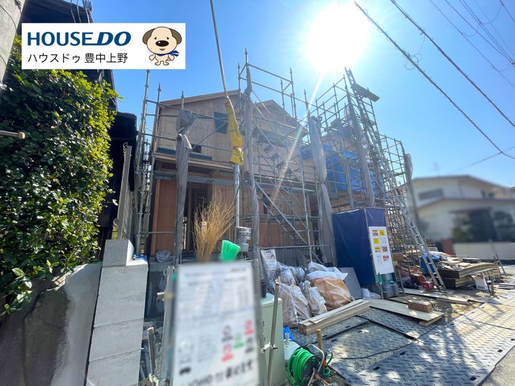 【外観】
◆2026年5月完成予定◆
一戸建てが立ち並ぶ閑静な住宅地の一角に位置しております。前面道路は広く開放的な立地。お車2台駐車可能!